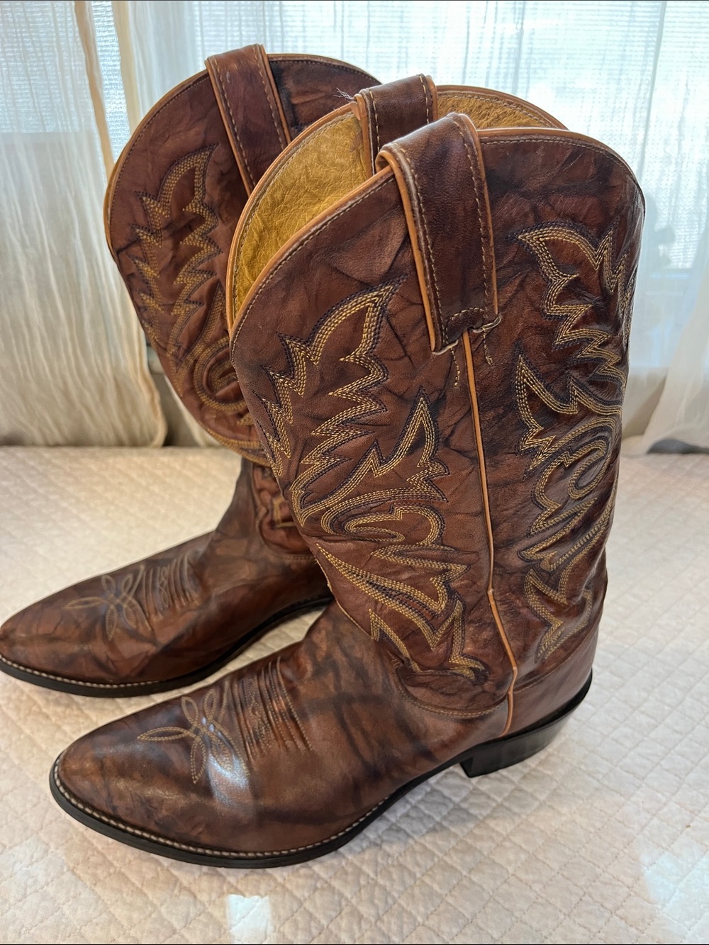 Justin men’s cowboy boots size 10D